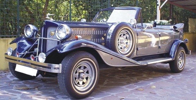 Noleggio Beauford 4 porte Long body Cabrio